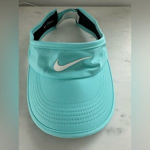 Nike Featherlight visor NWOT